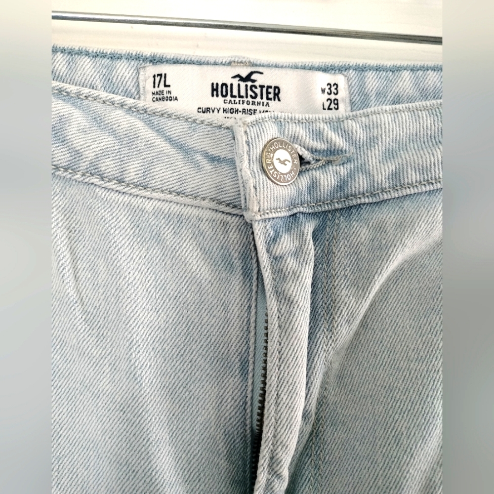 Hollister Curvy High Rise Mom Jean Size 17L